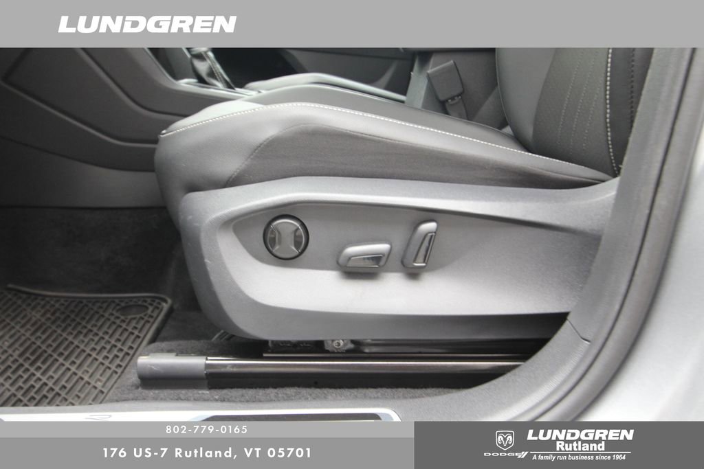 Used 2023 Volkswagen Tiguan SE R-Line image 12