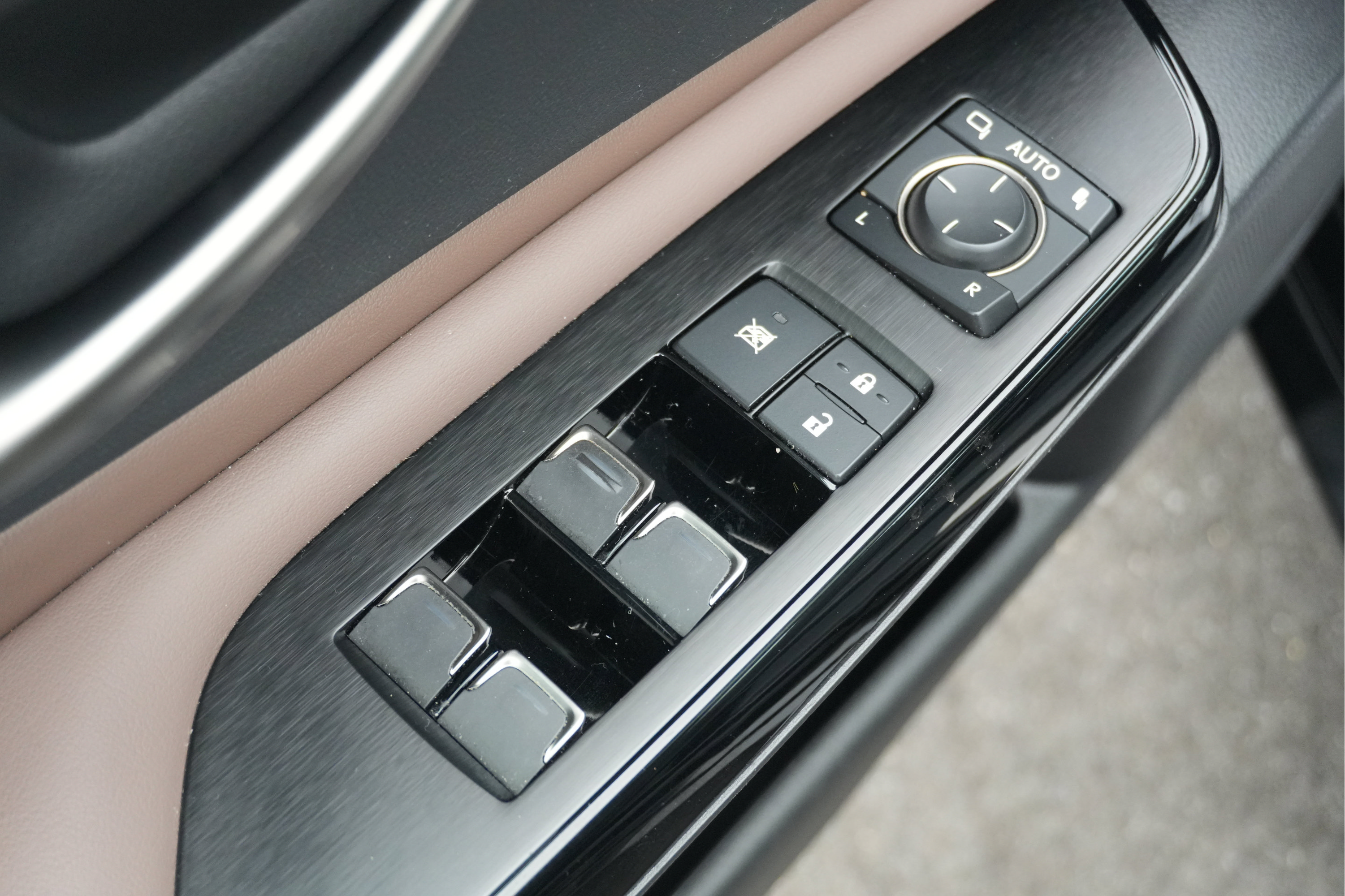 Used 2024 Lexus ES 350 w/ Premium Package FWD image 17