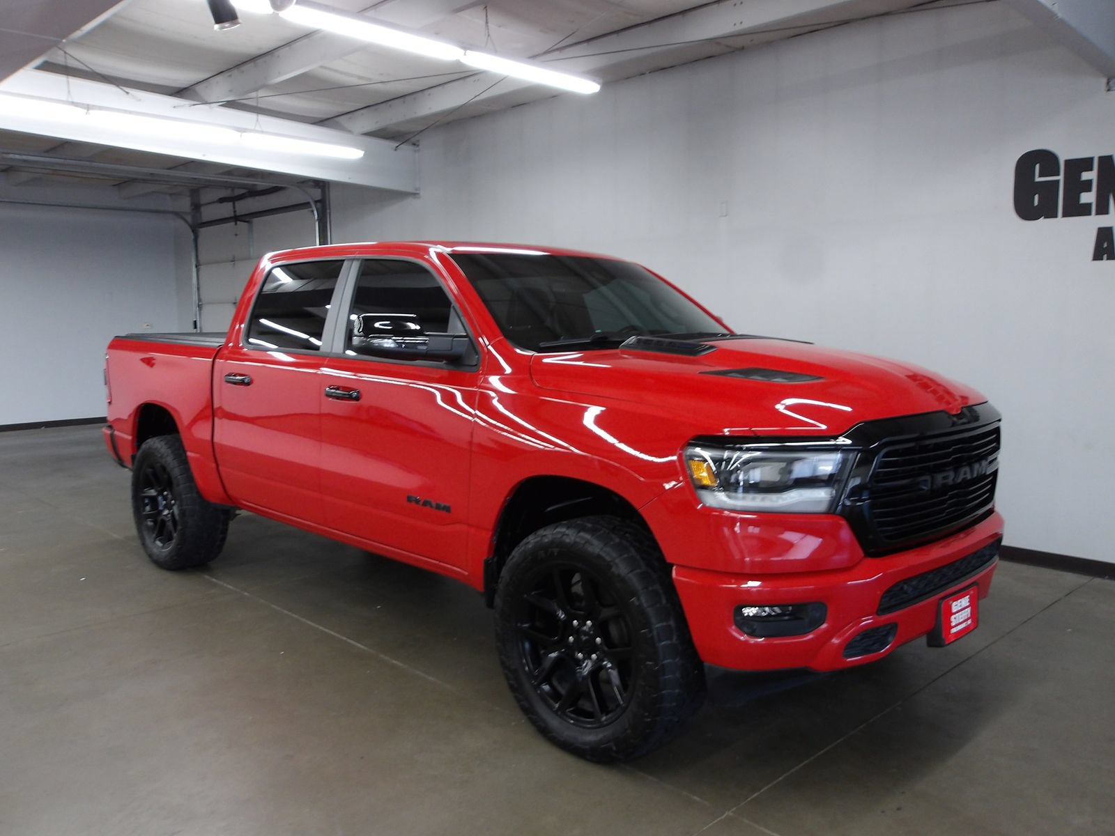 Used 2024 RAM 1500 Laramie AWD/4WD image 4