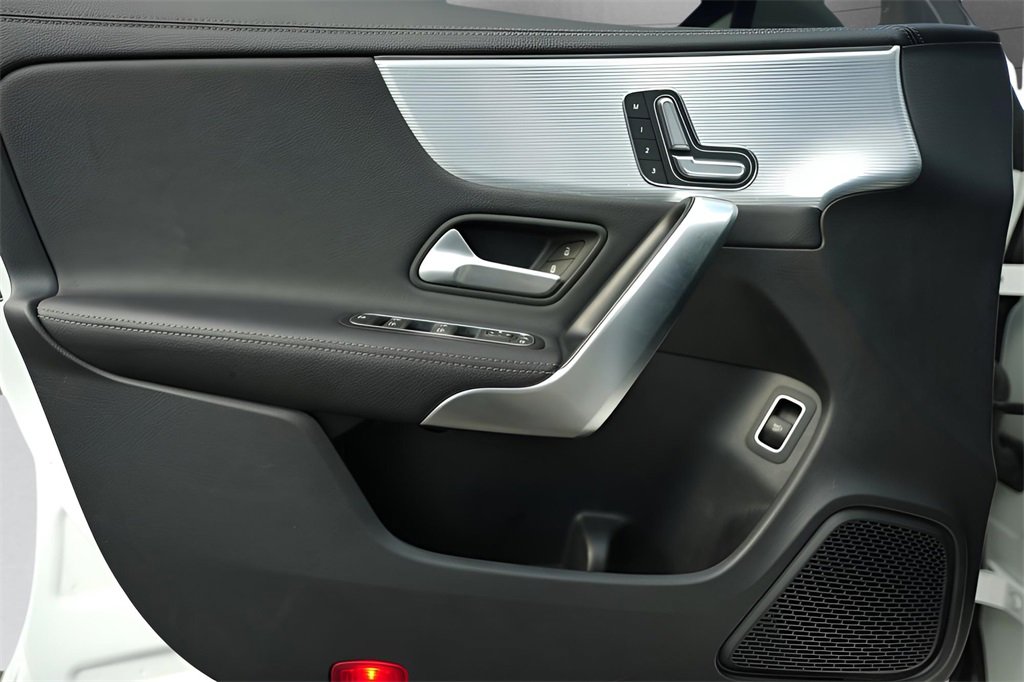 Used 2023 Mercedes-Benz CLA 250 image 23