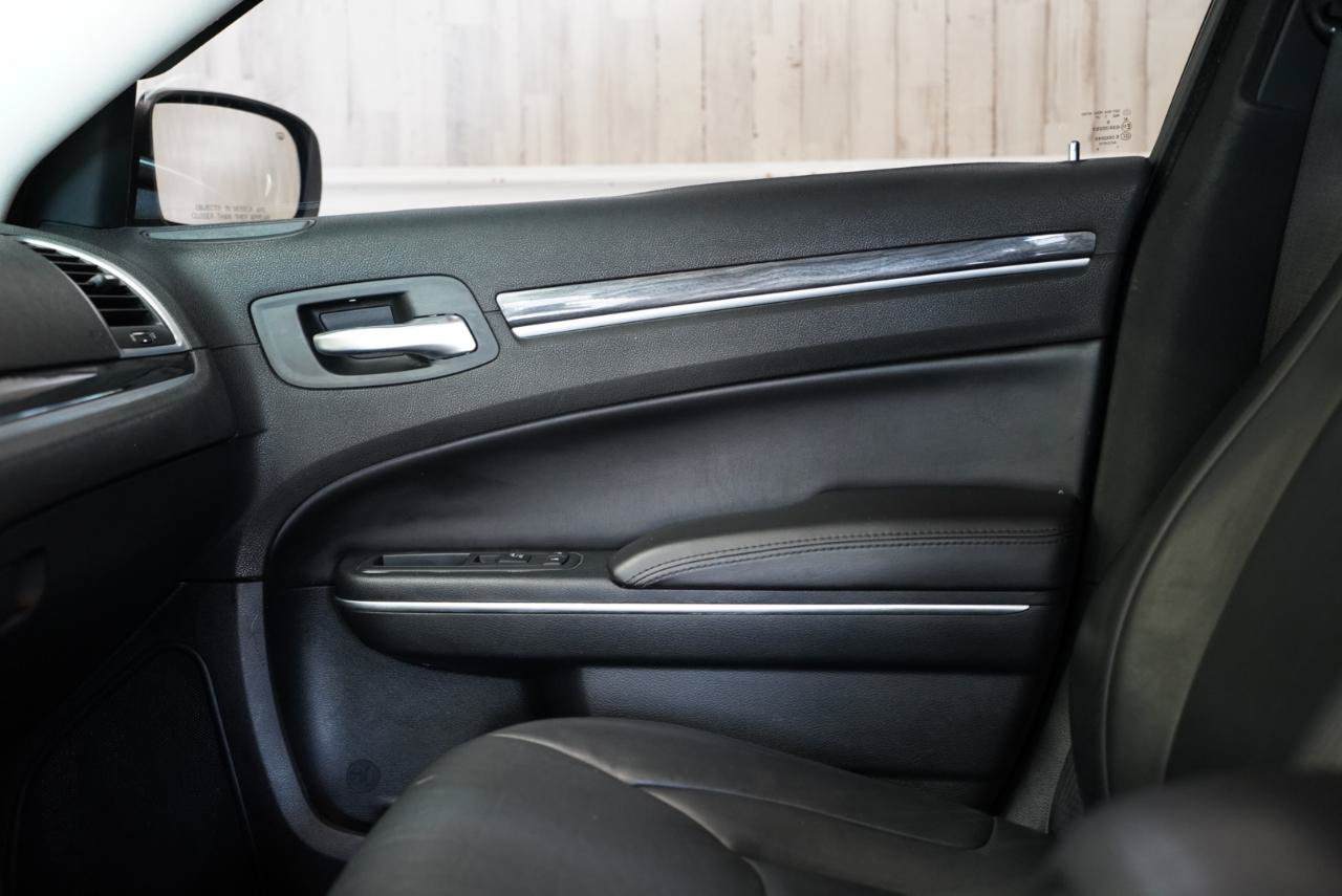 Used 2018 Chrysler 300 Touring L RWD image 32