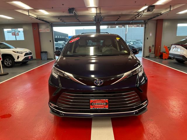 Certified 2025 Toyota Sienna Limited image 8