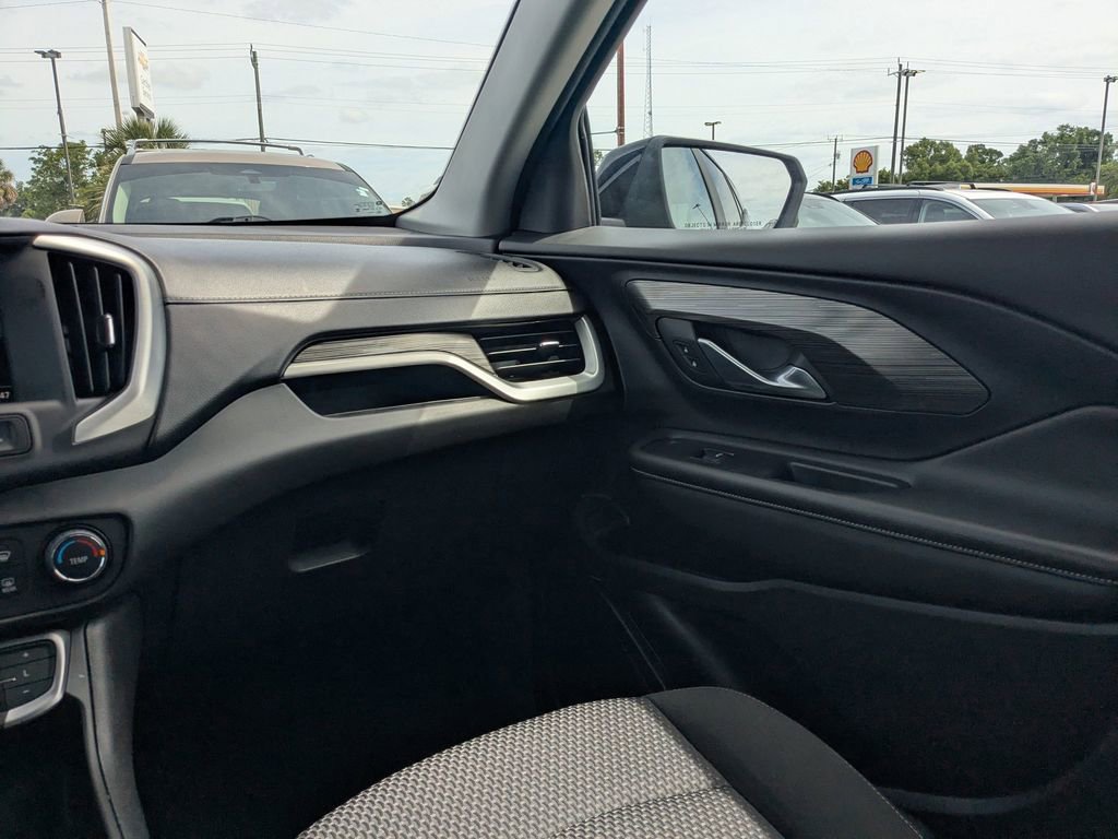 Used 2024 GMC Terrain SLE FWD image 16