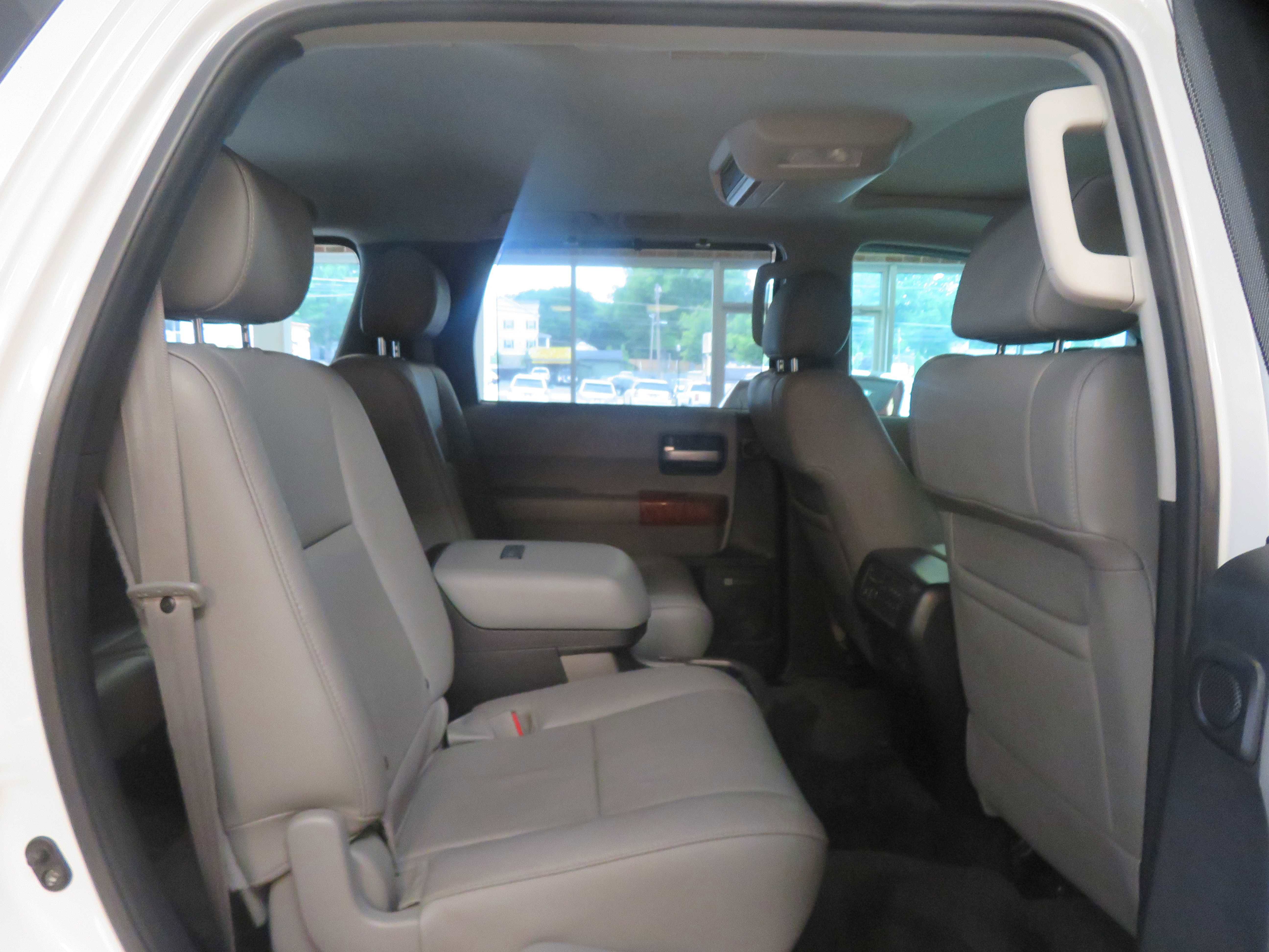 Used 2018 Toyota Sequoia Platinum AWD/4WD image 28