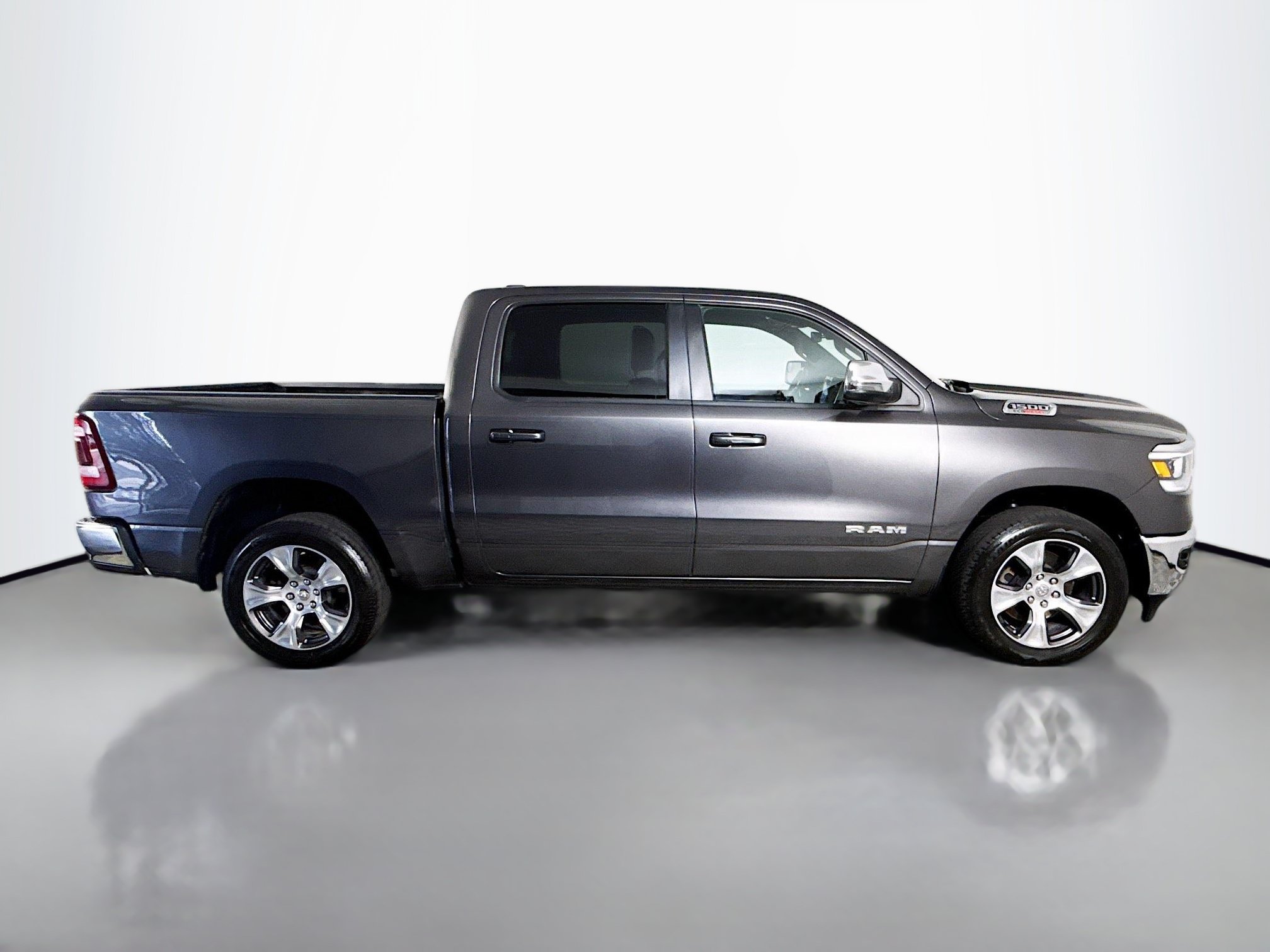 Used 2023 RAM 1500 Laramie AWD/4WD image 11