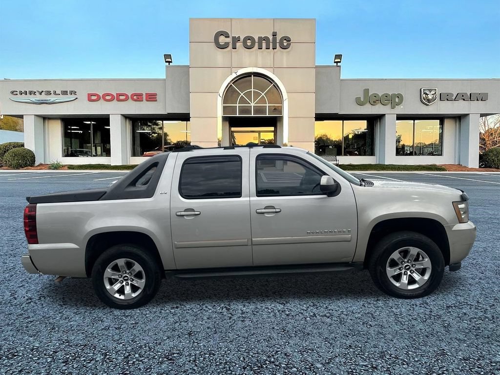 Used 2007 Chevrolet Avalanche LTZ w/ LTZ Preferred Equipment Group RWD image 2