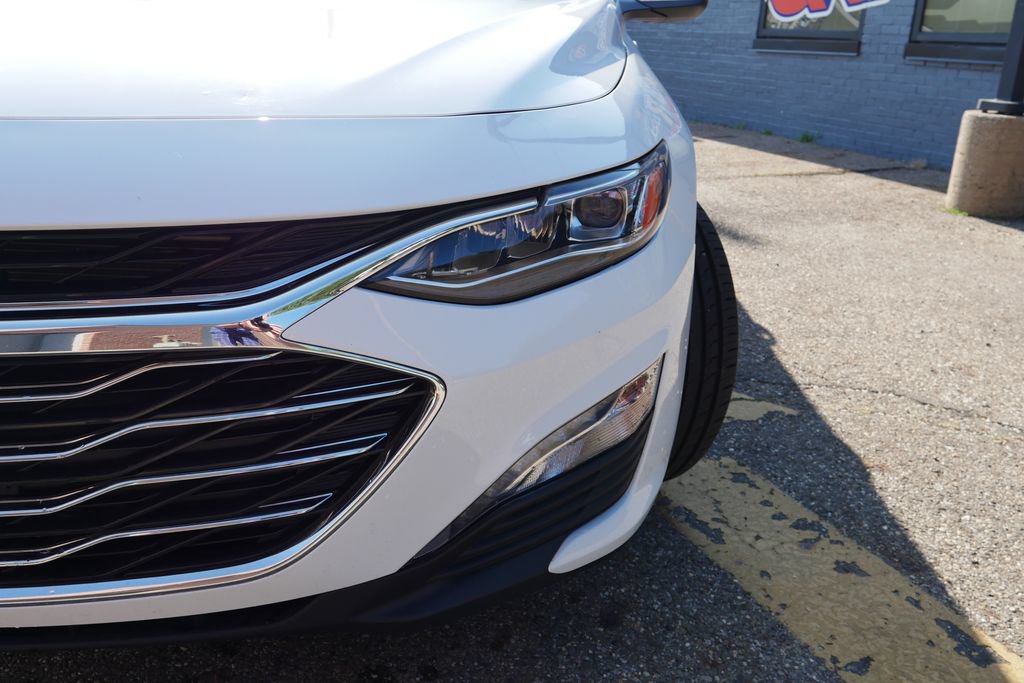 Used 2024 Chevrolet Malibu LT FWD image 3
