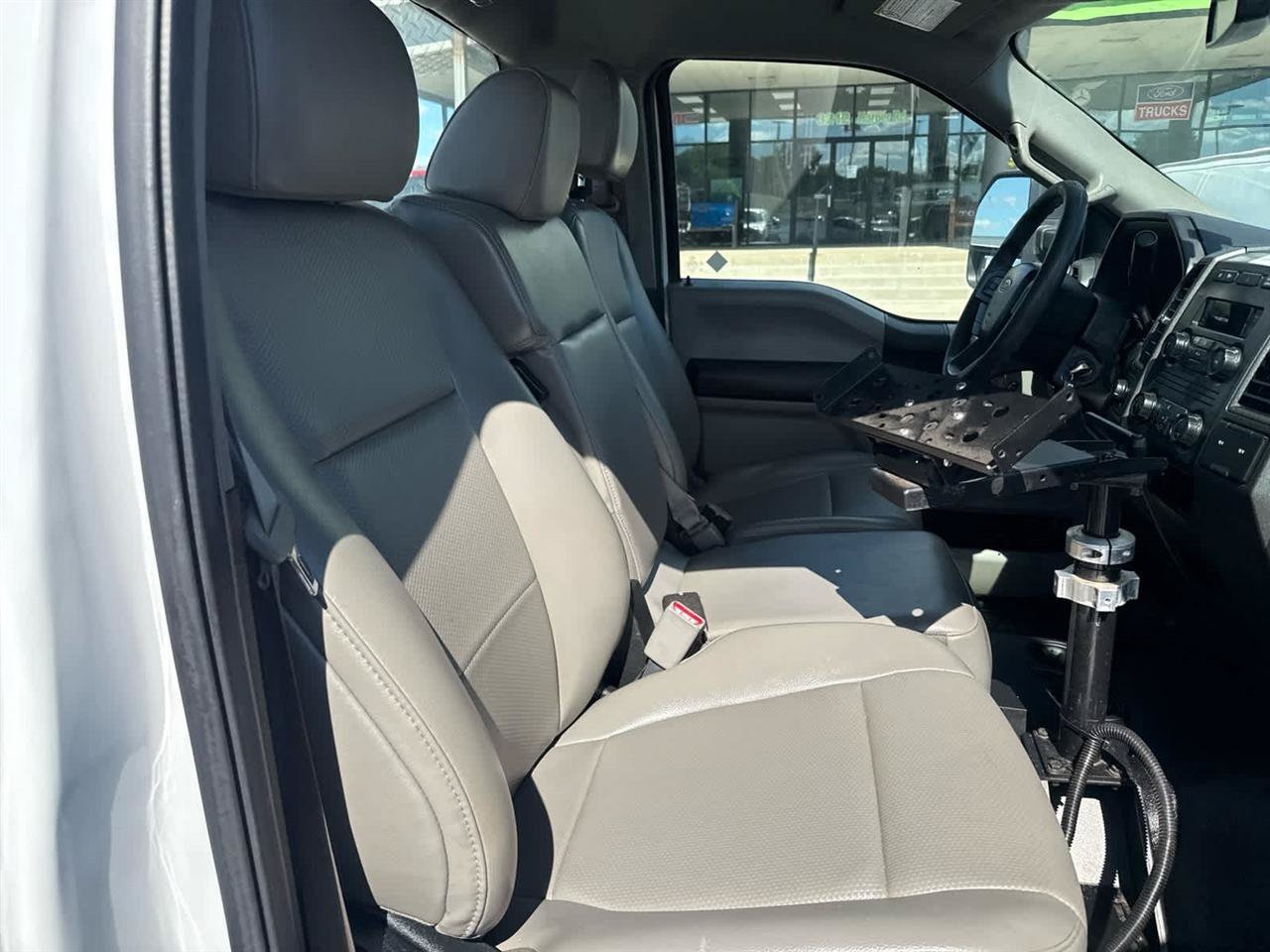 Used 2017 Ford F550 4x4 Regular Cab Super Duty image 19