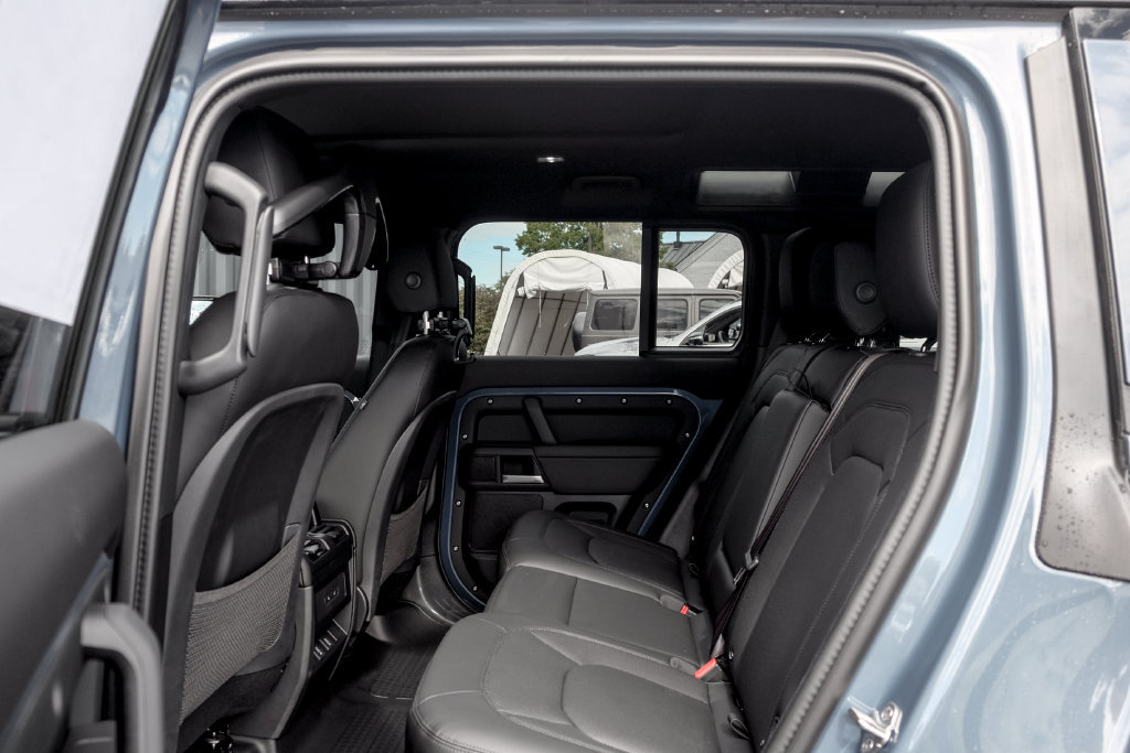 New 2026 Land Rover Defender 110 X-Dynamic SE AWD/4WD image 16