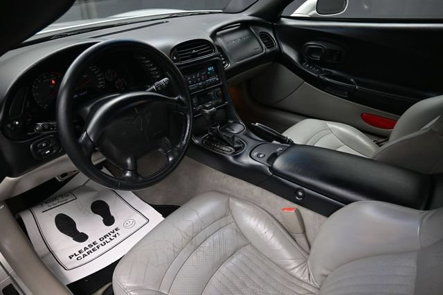 Used 2004 Chevrolet Corvette Coupe RWD image 18