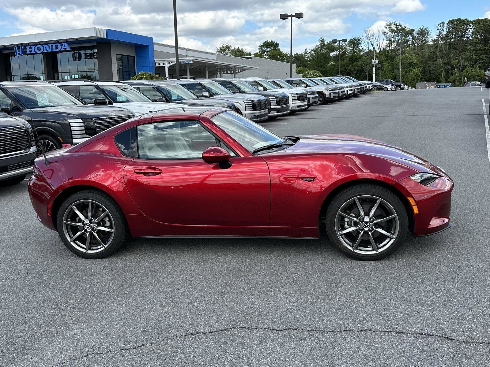 Used 2021 MAZDA MX-5 Miata RF Grand Touring RWD image 9