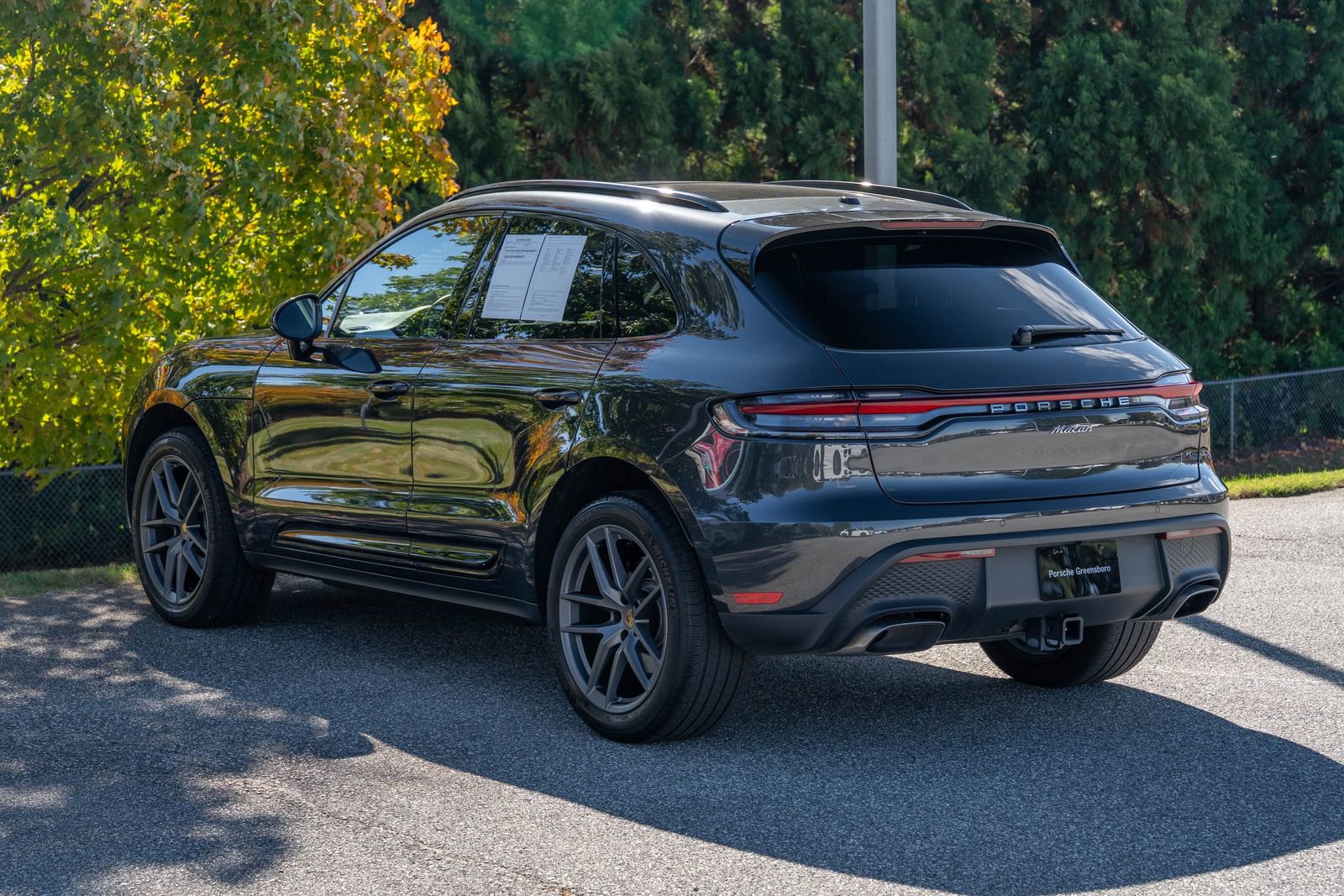 Certified 2025 Porsche Macan image 3
