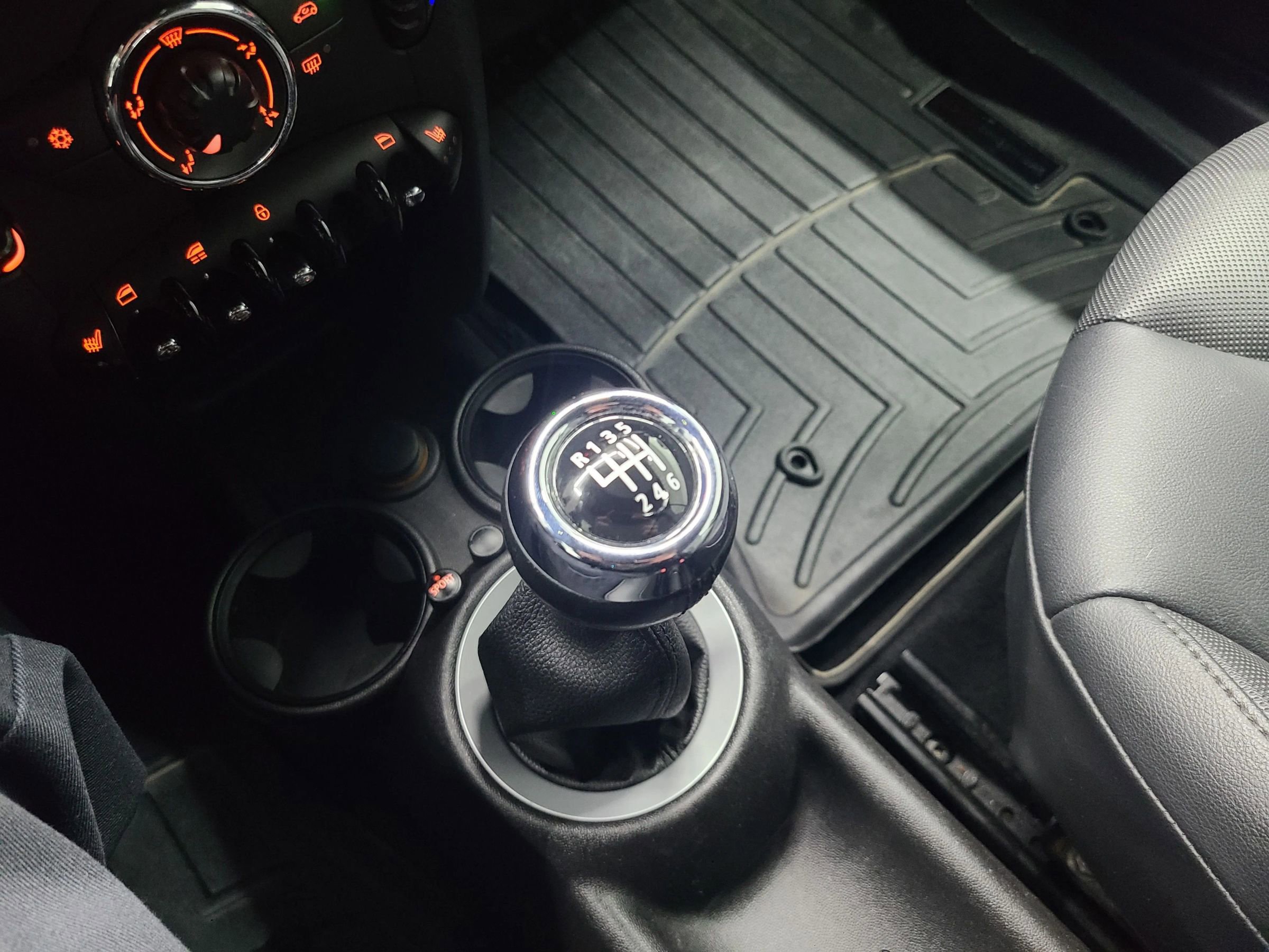 Used 2011 MINI Cooper Convertible image 33