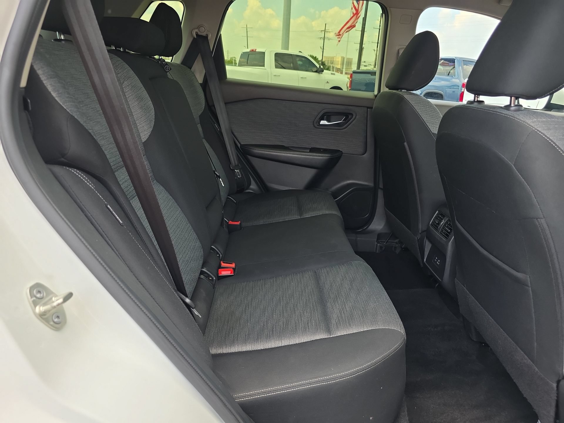 Used 2023 Nissan Rogue SV AWD/4WD image 14