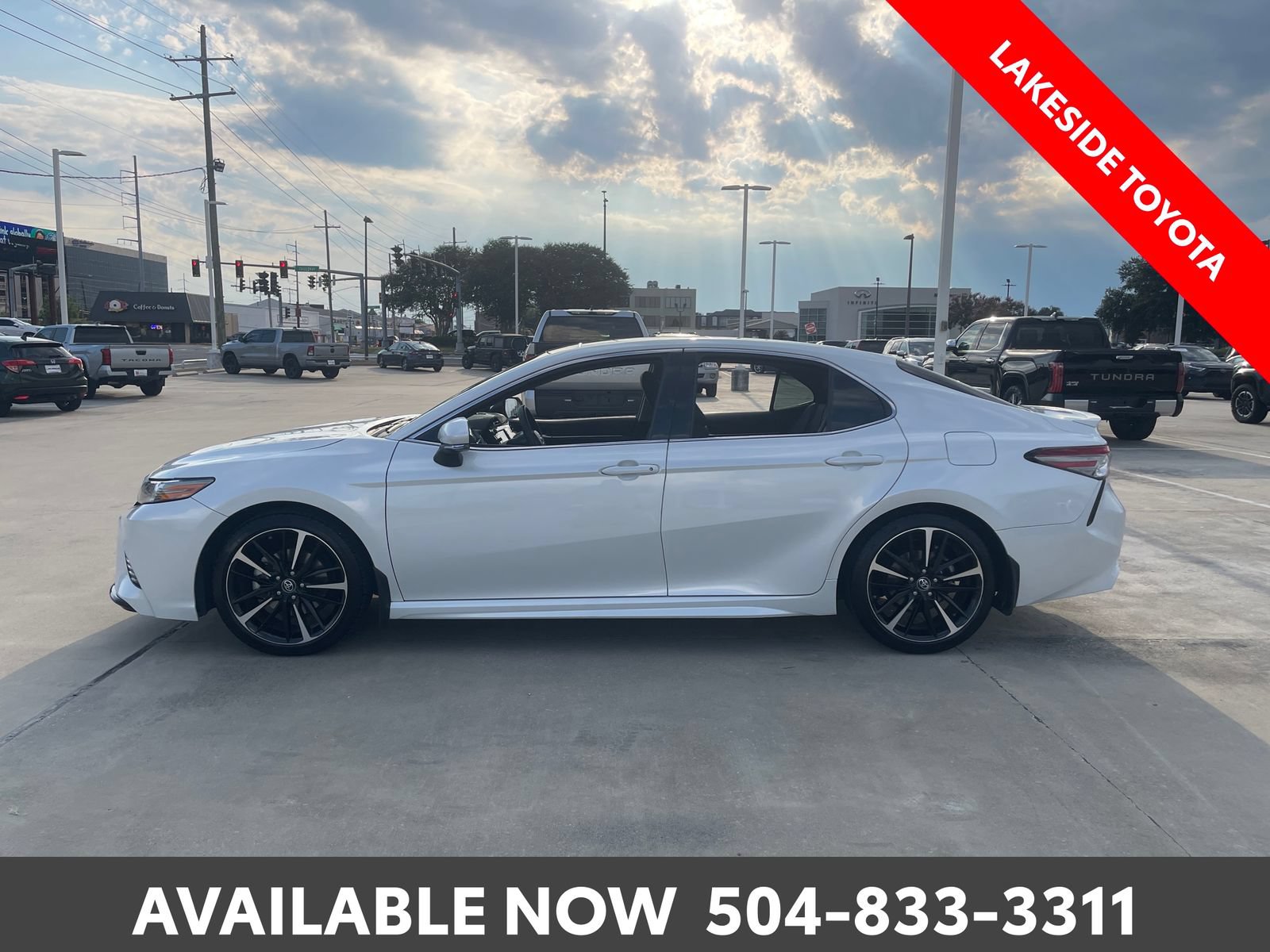 Used 2018 Toyota Camry XSE FWD image 2