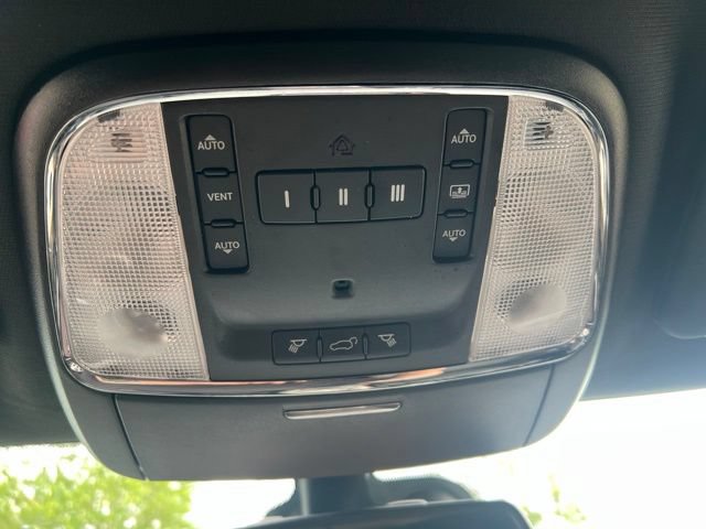 Used 2014 Jeep Grand Cherokee Overland w/ Advanced Technology Group AWD/4WD image 16