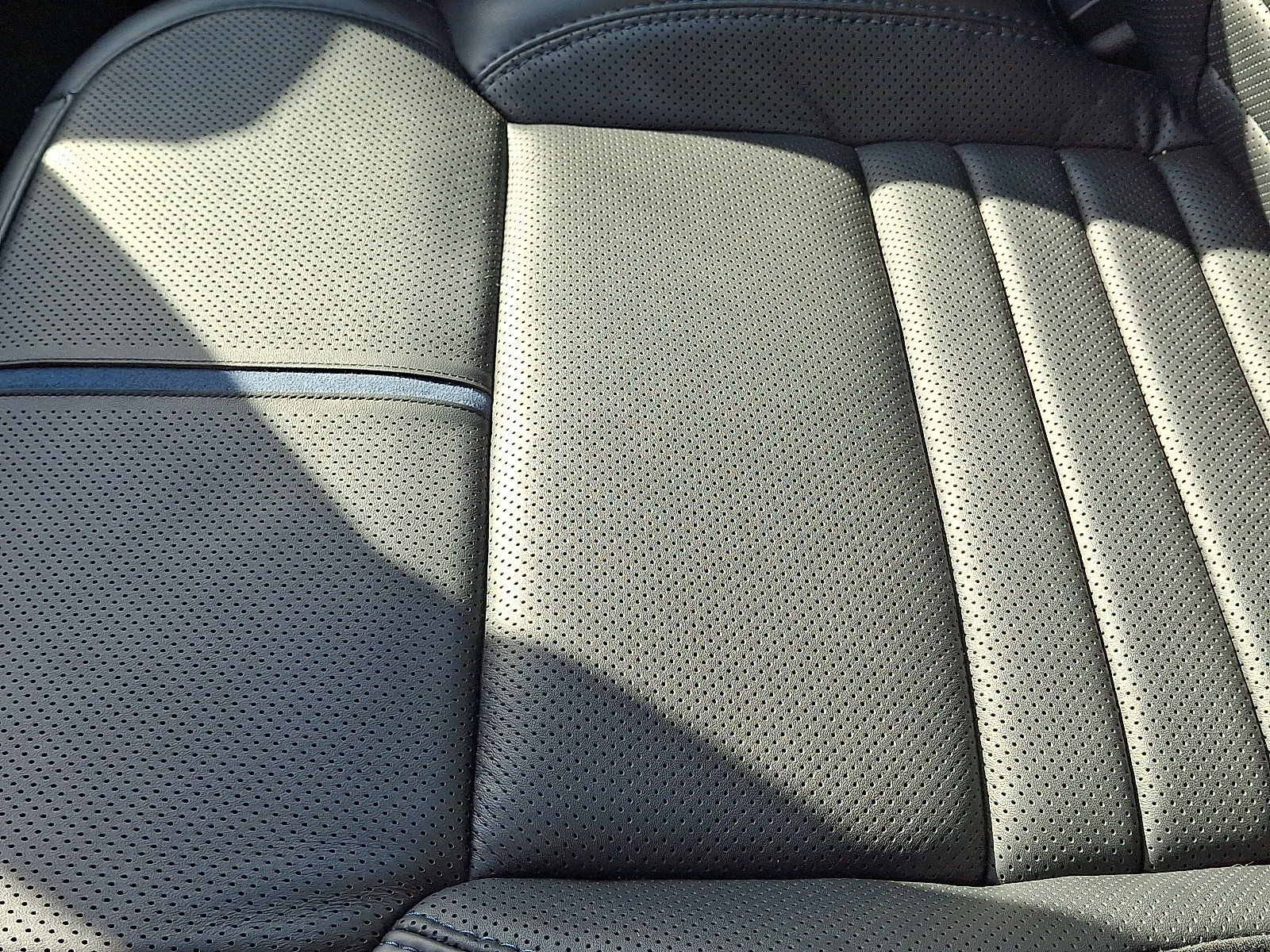 Used 2025 Ford F150 Platinum w/ Equipment Group 702A High image 26