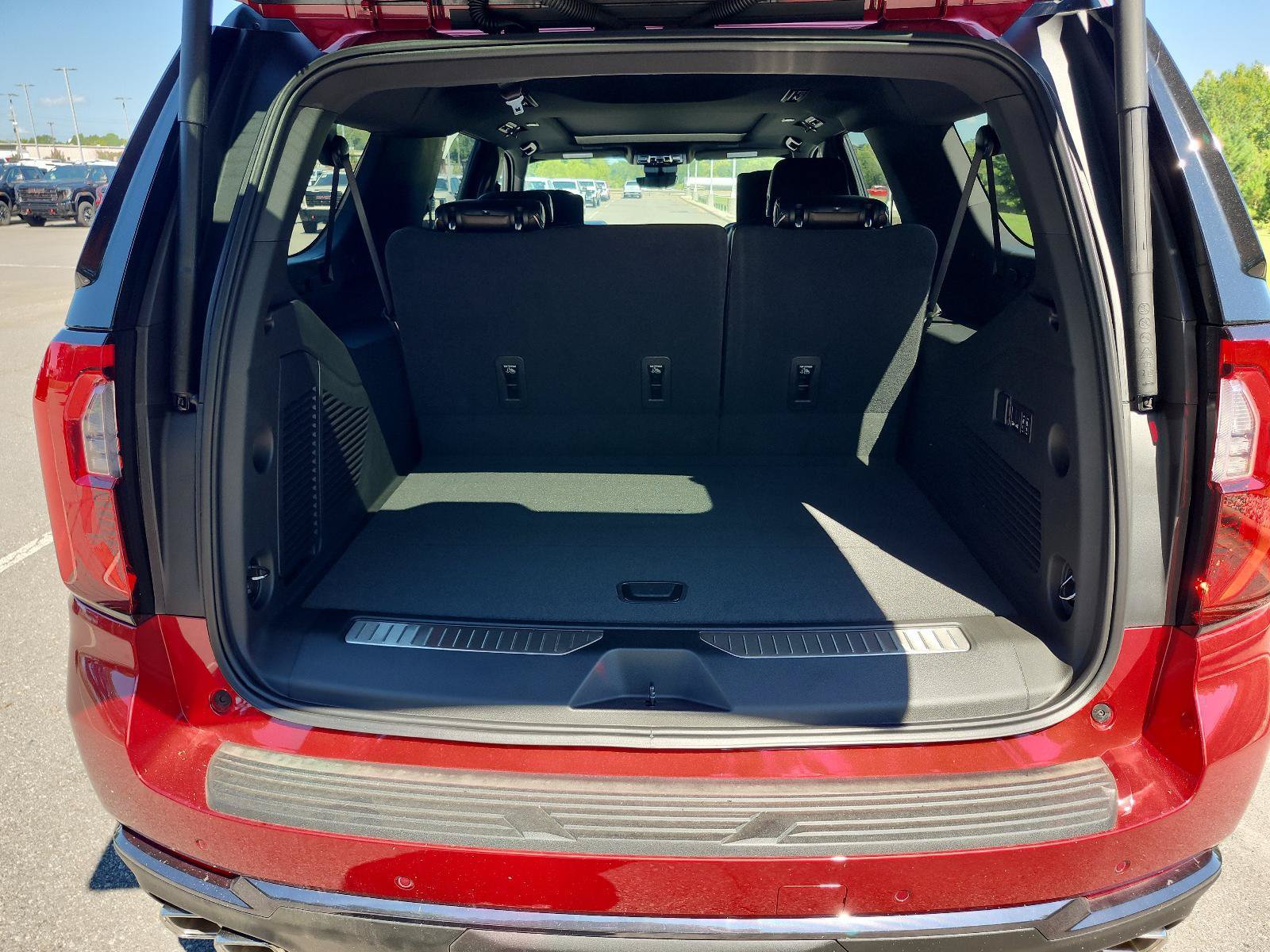 New 2026 GMC Yukon XL Denali Ultimate AWD/4WD image 9