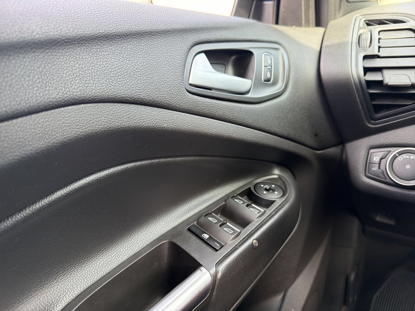 Used 2019 Ford Escape SE AWD/4WD image 24