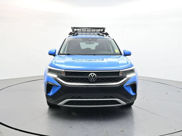Used 2023 Volkswagen Taos SE w/ Black Wheel Package FWD image 2