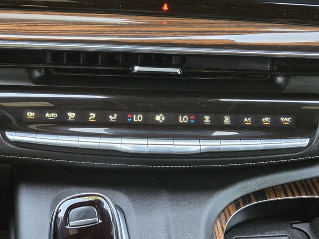 Used 2023 Cadillac Escalade Premium Luxury AWD/4WD image 19