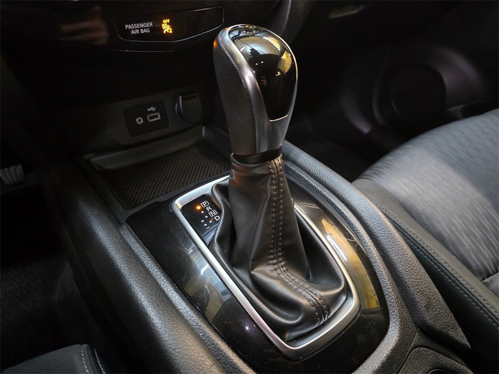 Used 2020 Nissan Rogue SV image 31