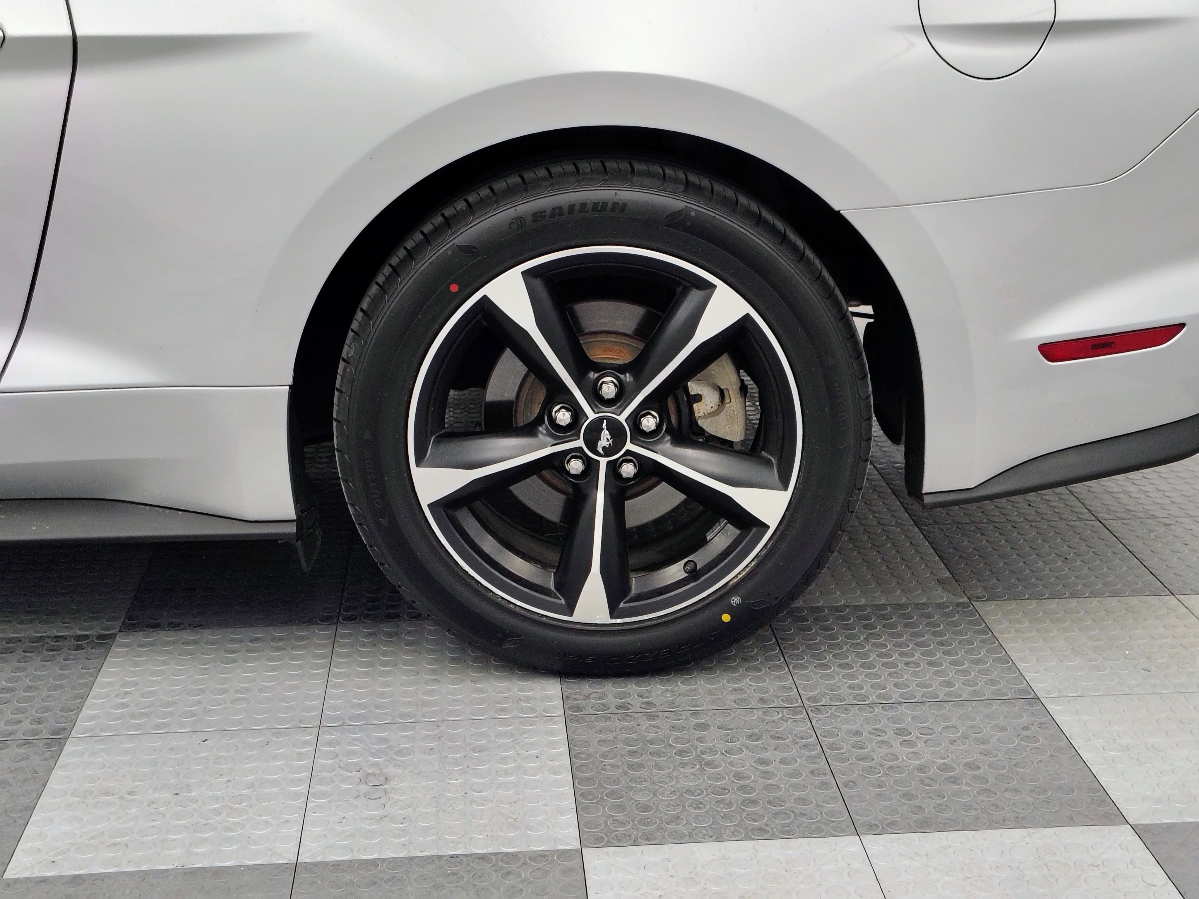 Used 2018 Ford Mustang Coupe image 14