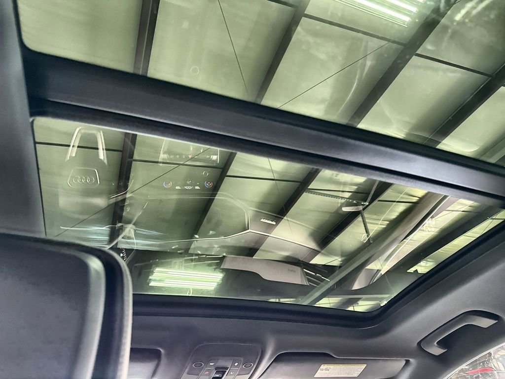 Used 2025 Audi Q3 2.0T Premium image 24