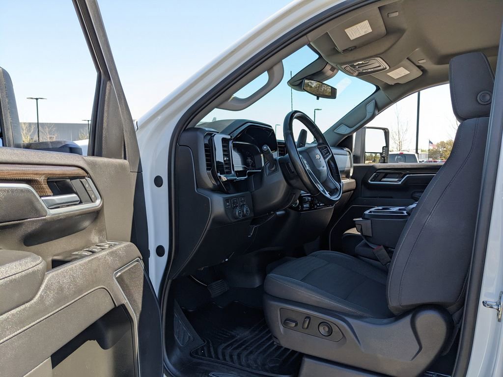 Used 2025 Chevrolet Silverado 2500 LT w/ Convenience Package image 40