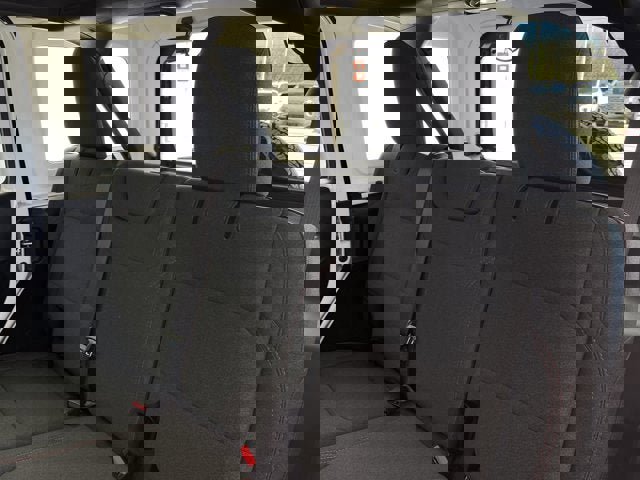 Used 2025 Jeep Wrangler Unlimited Rubicon image 26