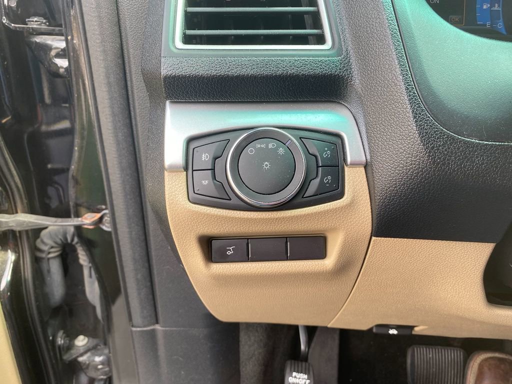 Used 2017 Ford Explorer XLT w/ Equipment Group 202A image 14