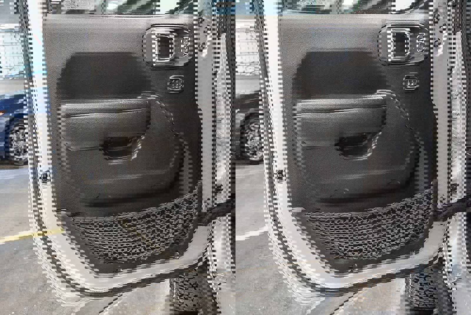 Used 2023 Jeep Wrangler Unlimited Rubicon 4xe AWD/4WD image 23