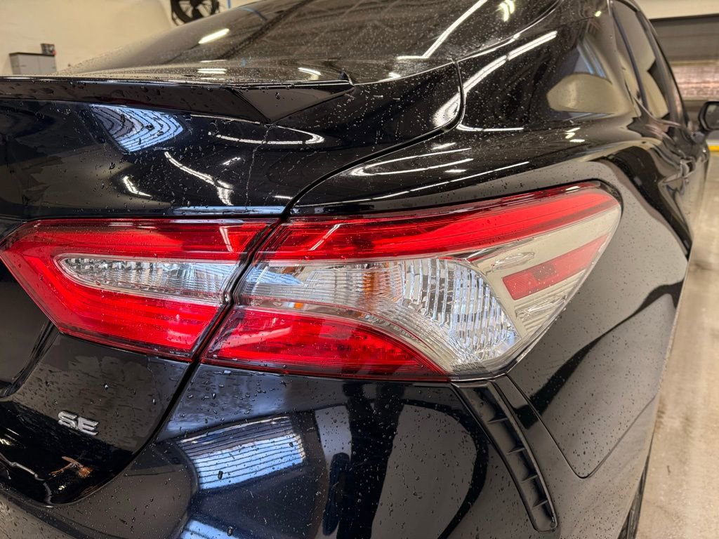 Used 2019 Toyota Camry SE image 3