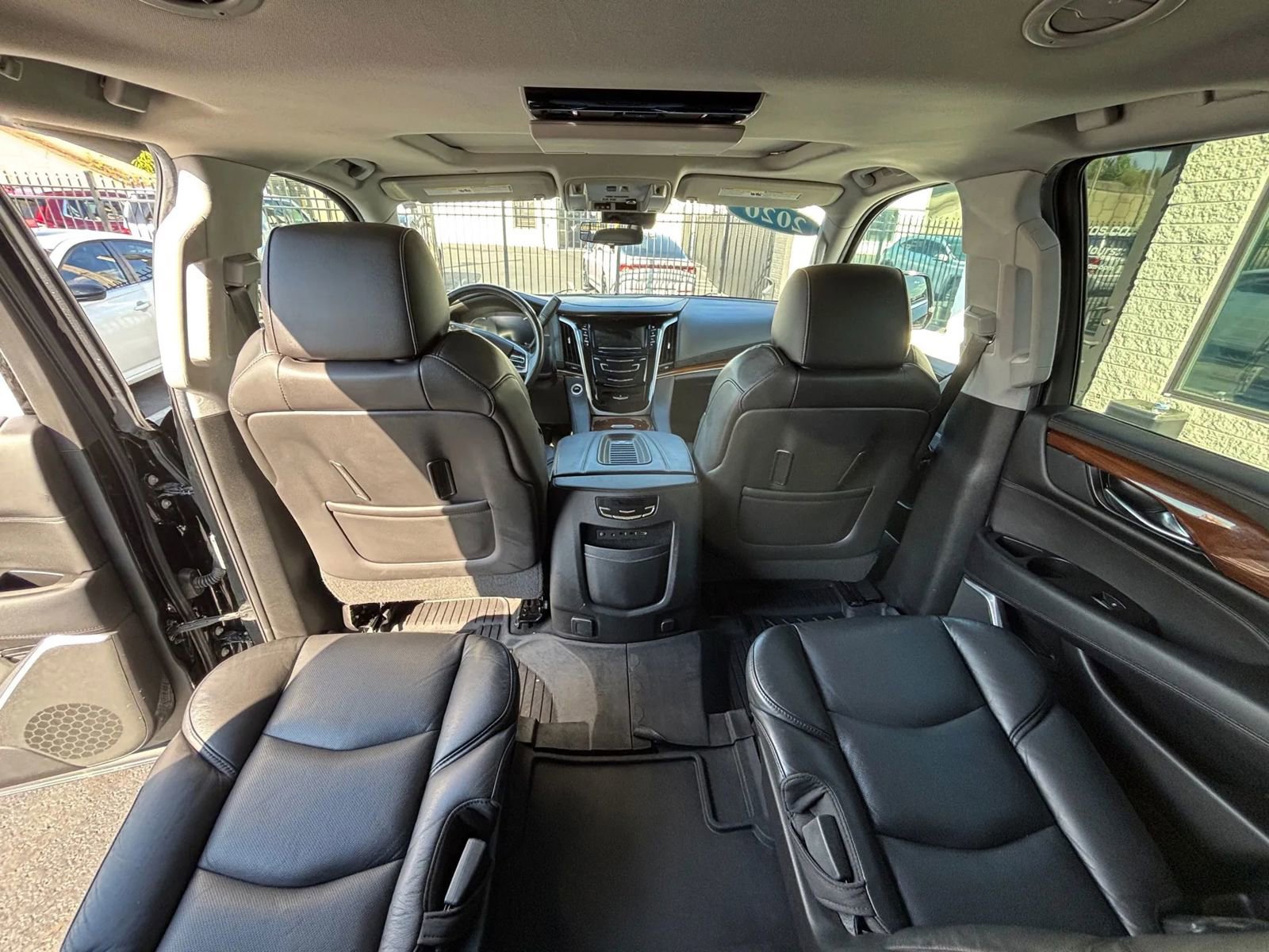 Used 2020 Cadillac Escalade Premium Luxury image 39
