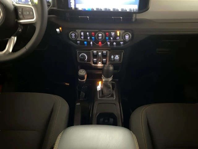 Used 2025 Jeep Wrangler Unlimited Sahara w/ Safety Group image 22