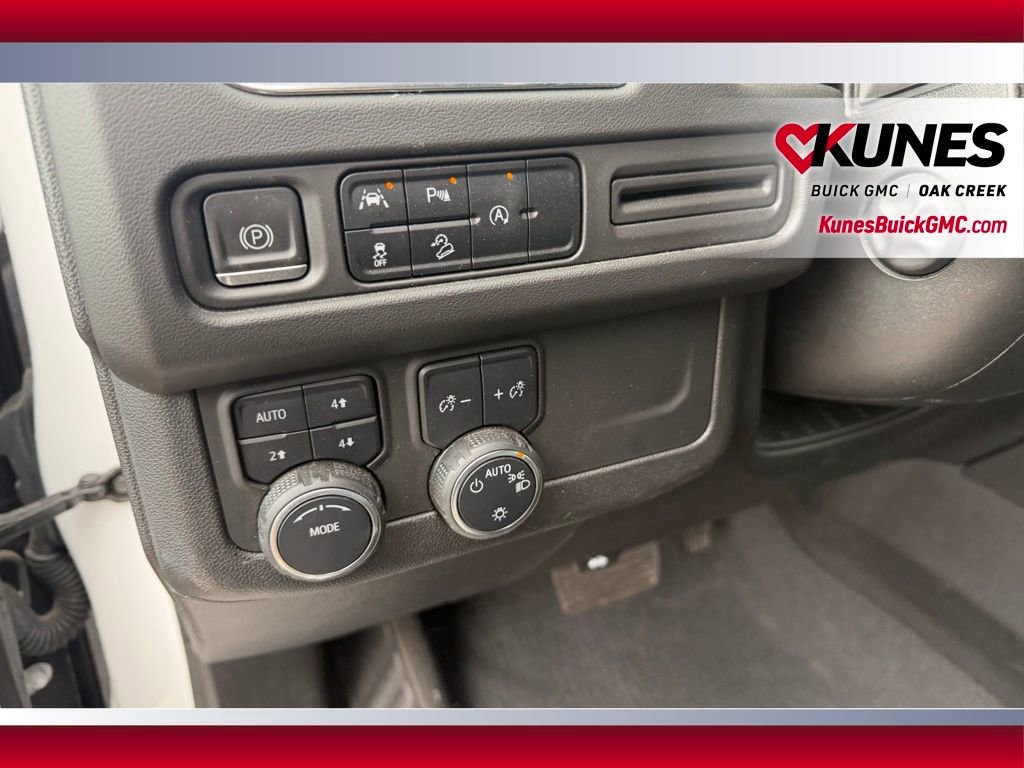 Used 2023 Chevrolet Suburban Premier AWD/4WD image 14