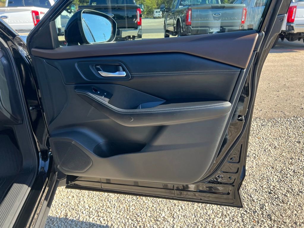 Used 2023 Nissan Rogue SV w/ SV Premium B Package image 21