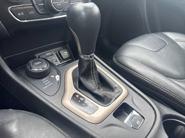 Used 2015 Jeep Cherokee Limited AWD/4WD image 24