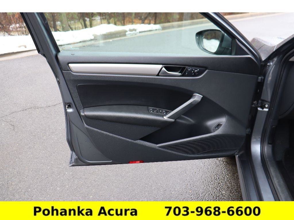 Used 2021 Volkswagen Passat 2.0T SE image 18