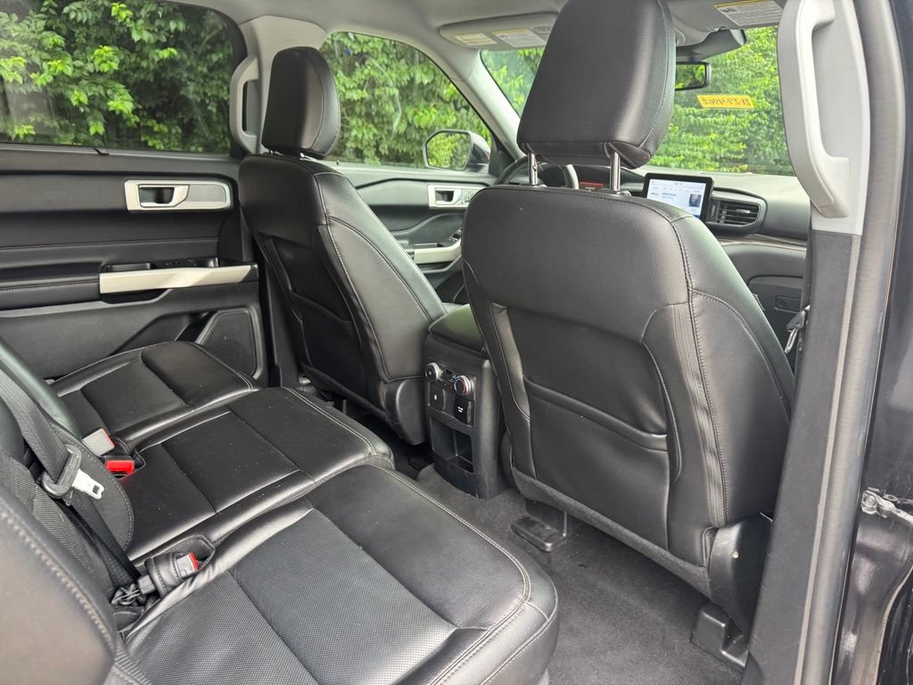 Used 2021 Ford Explorer Limited w/ Equipment Group 301A AWD/4WD image 16