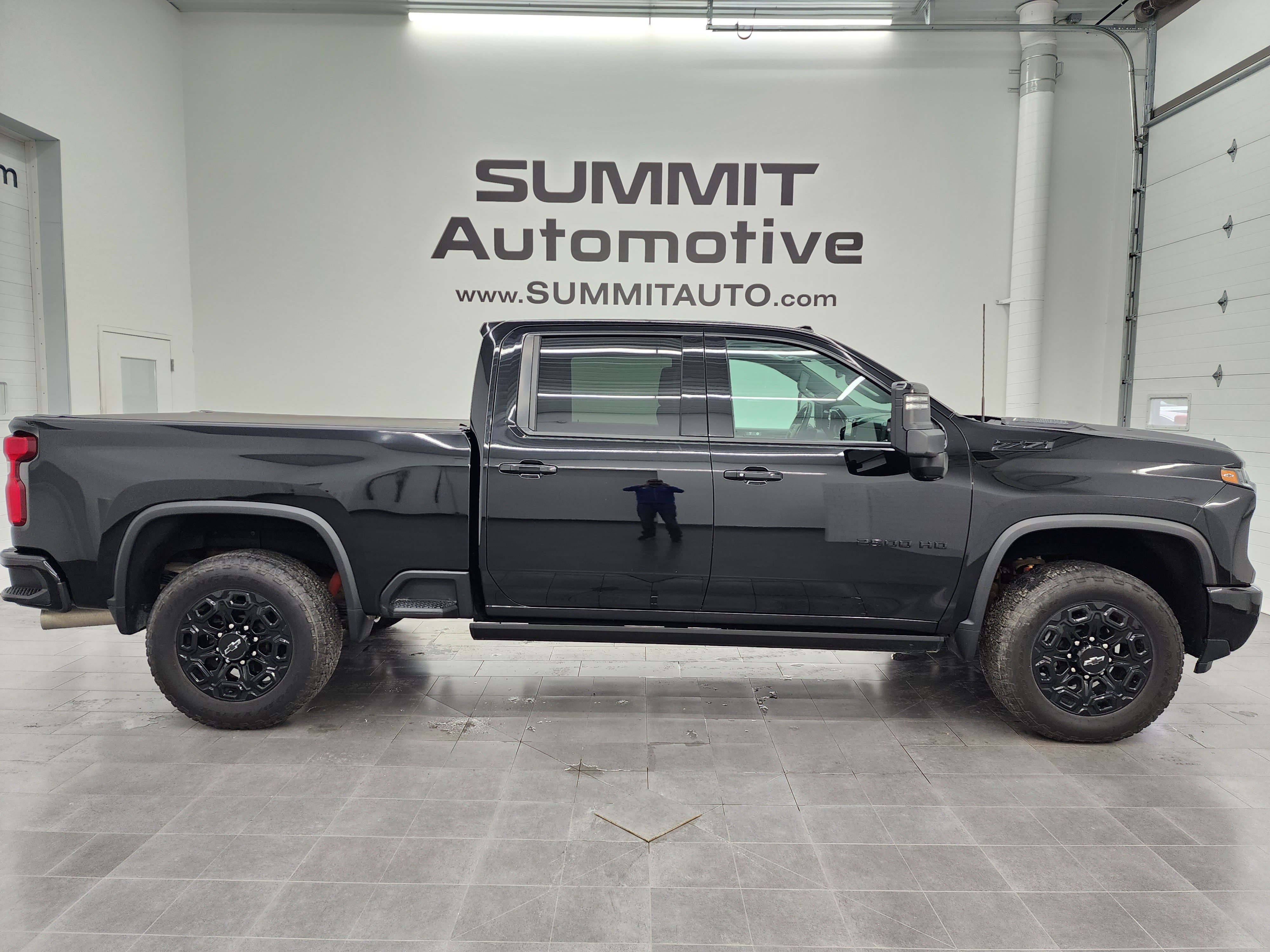 Used 2024 Chevrolet Silverado 2500 LTZ w/ LTZ Plus Package AWD/4WD image 1