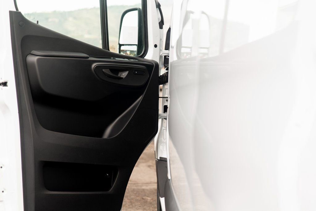 Used 2025 Mercedes-Benz Sprinter 2500 image 20