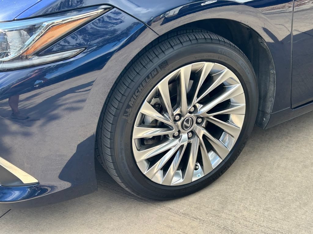 Used 2022 Lexus ES 300h w/ Luxury Package FWD image 9