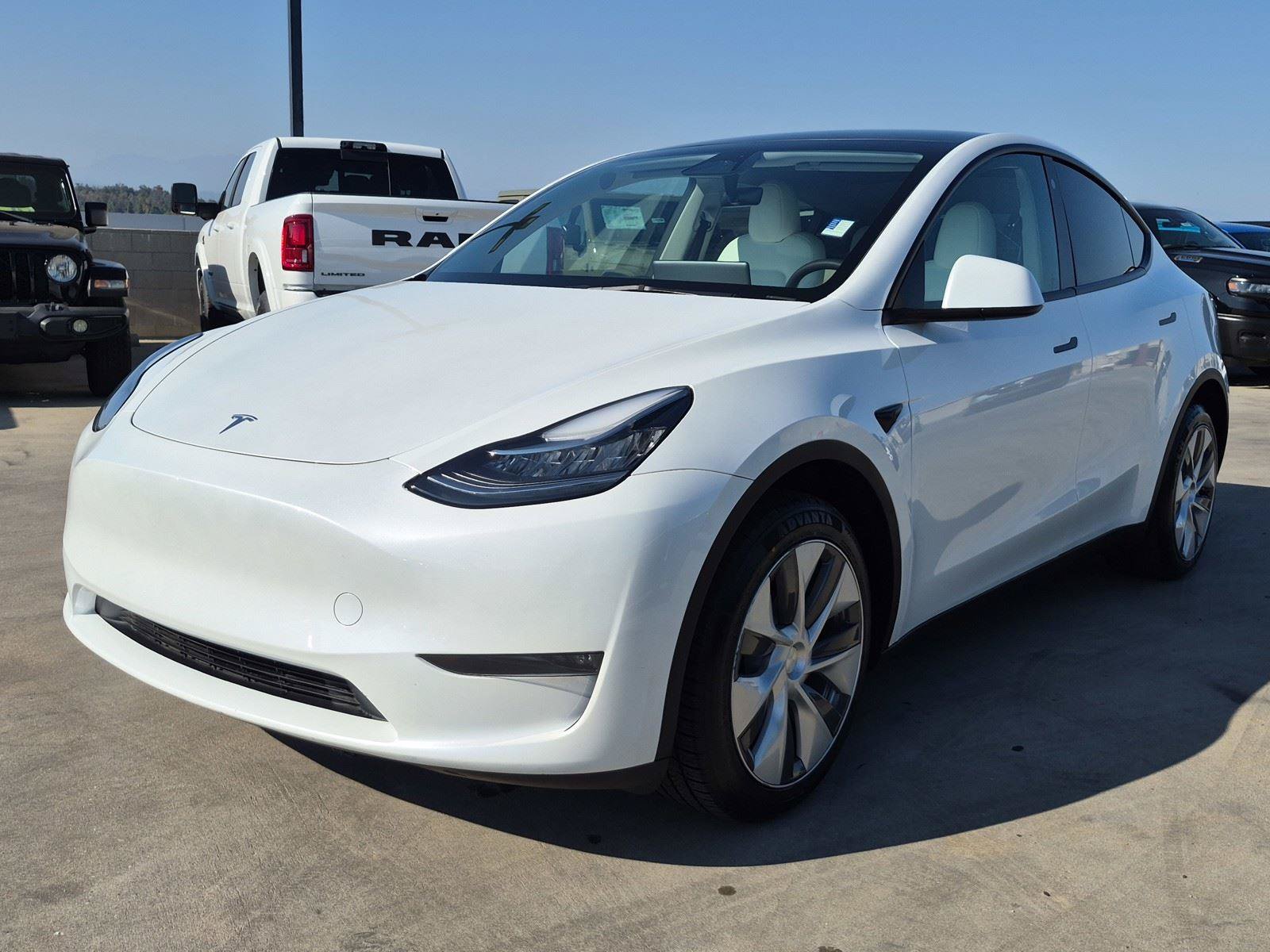Used 2023 Tesla Model Y AWD image 3