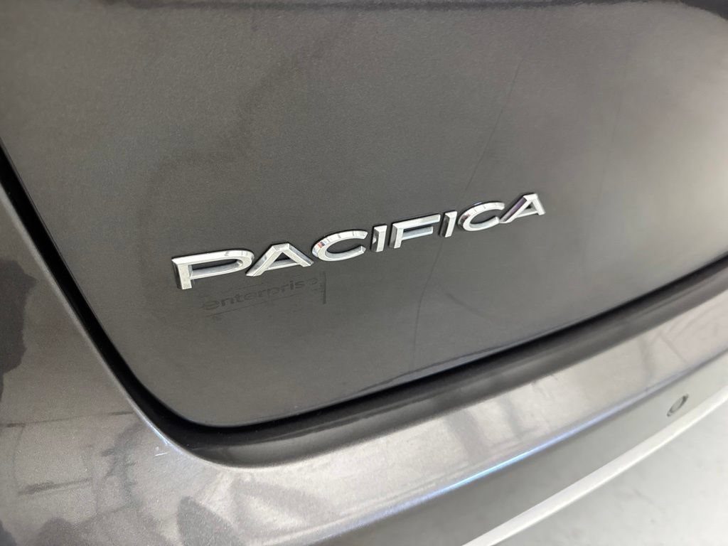 Used 2021 Chrysler Pacifica Touring-L FWD image 11