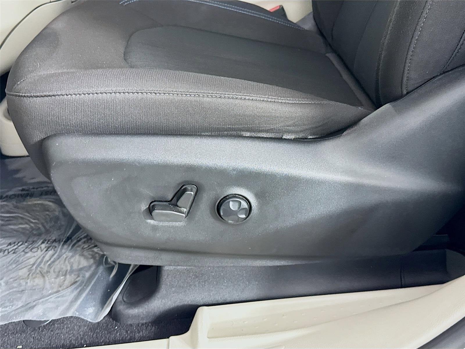 Used 2021 Chrysler Pacifica Touring FWD image 20