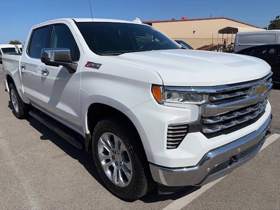 Used 2023 Chevrolet Silverado 1500 LTZ w/ LTZ Convenience Package II AWD/4WD image 3