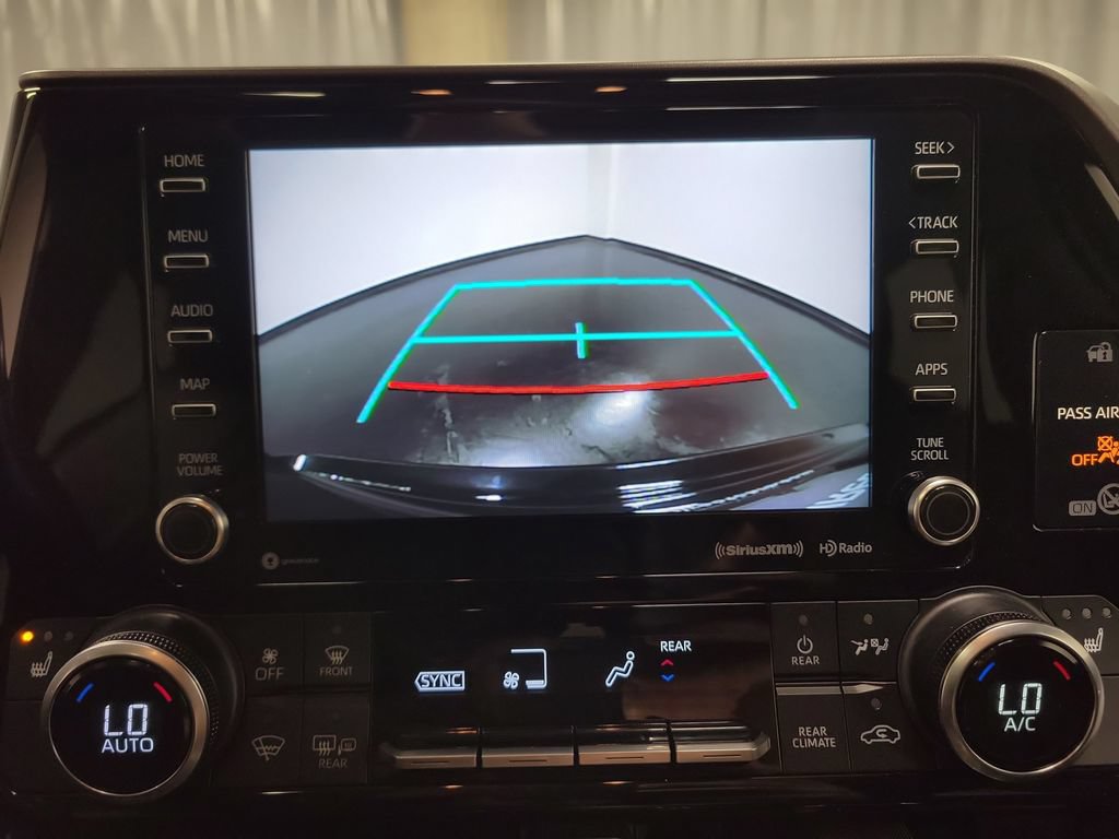 Used 2020 Toyota Highlander XLE FWD image 24