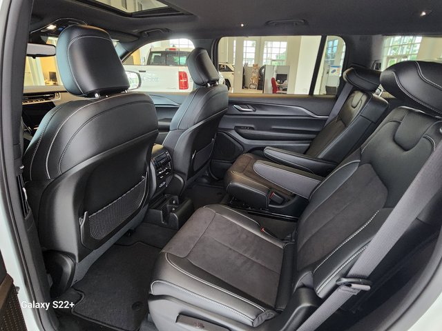 New 2024 Jeep Grand Cherokee L Altitude AWD/4WD image 16