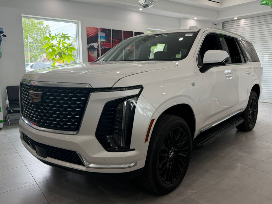 Used 2025 Cadillac Escalade Premium Luxury AWD/4WD image 4